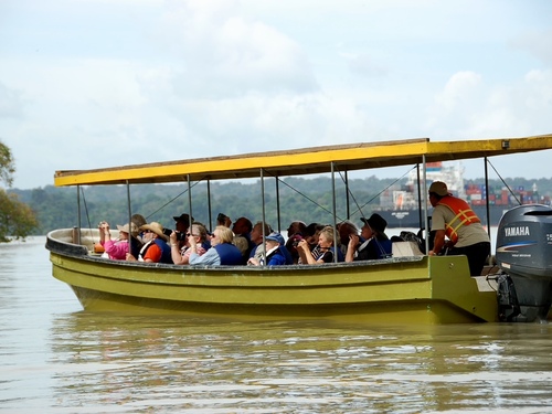 Panama City Boat ride to Monkey Island and Colonial Streets Sightseeing Excursion