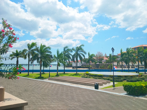 Panama City Colonial Heritage and History Walking Excursion